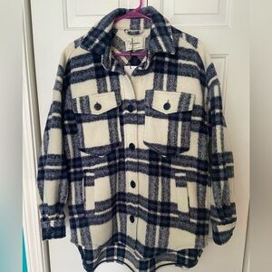 stradivarius women’s size small blue flannel